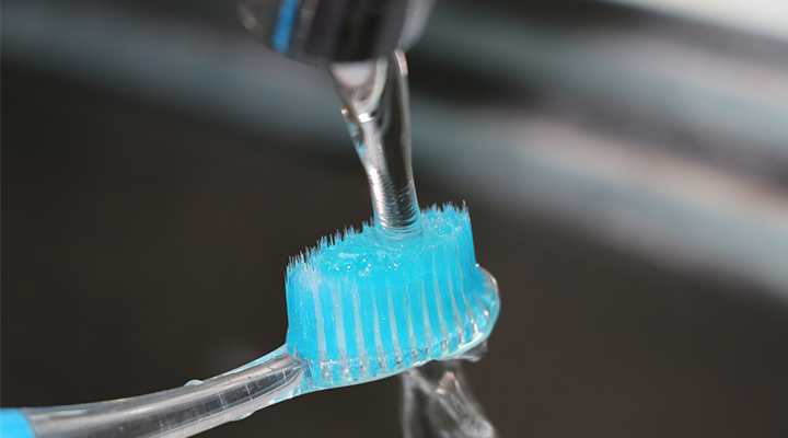 How to Clean Toothbrushes + Toothbrush Replacement Guide